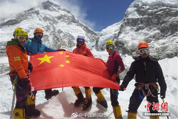 何炅代言《快樂點點消》公測 天天向上專場