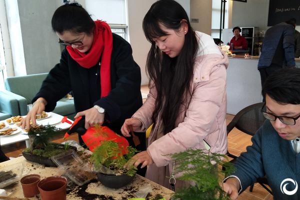 超1400萬部老年機(jī)被木馬控制自動花錢！團(tuán)伙牟利上億：被警方搗毀