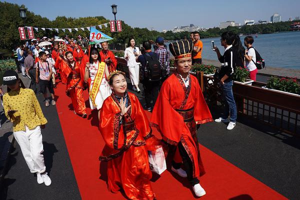 新浪頭條：特朗普競選團隊涉嫌通俄，調(diào)查細節(jié)披露